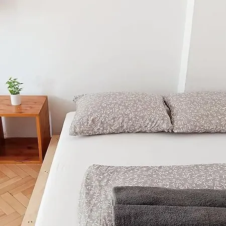 Apartment Three Person City Center